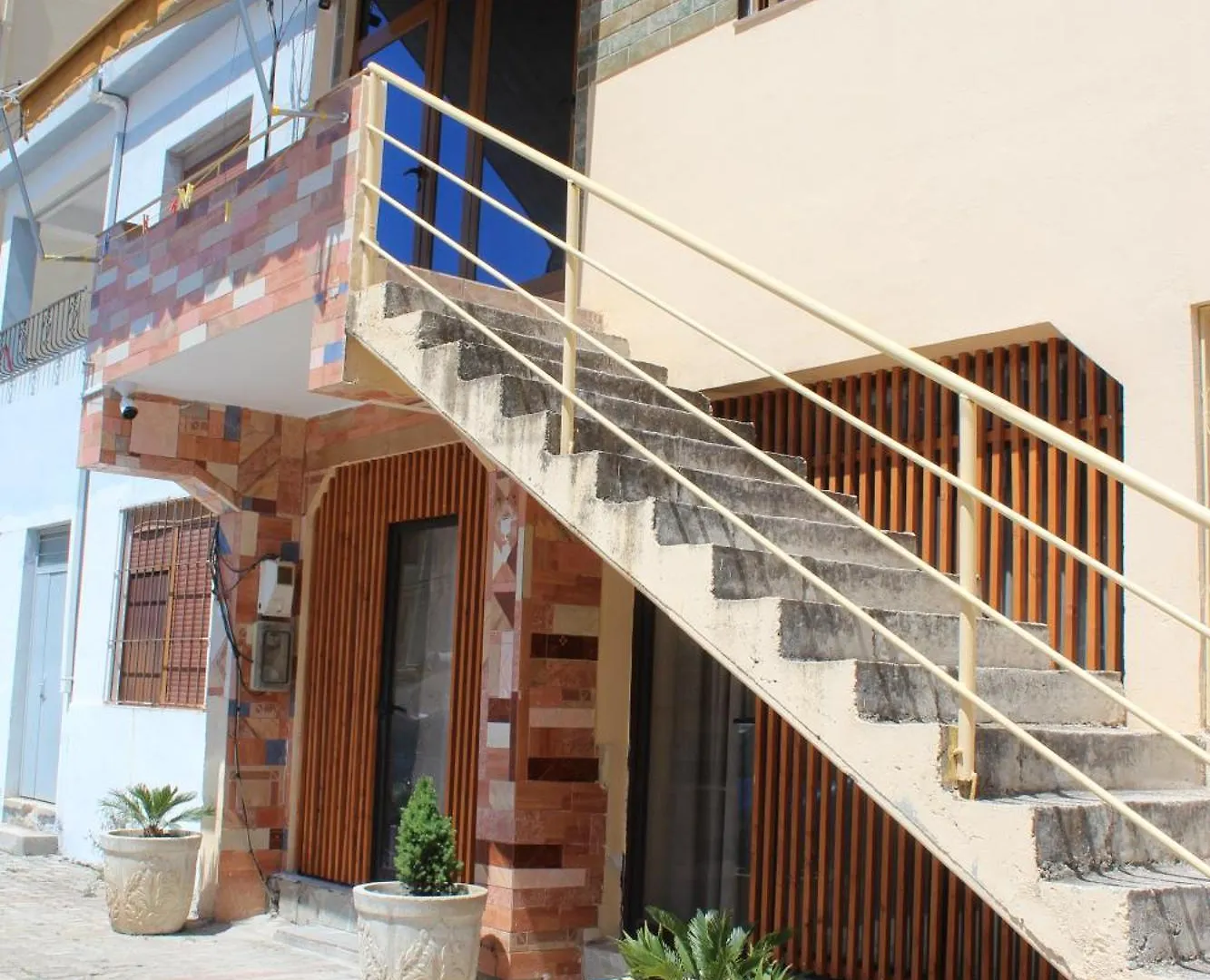 Xhejms Apartaments Vlore 0*,