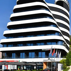 4* Otel Yacht